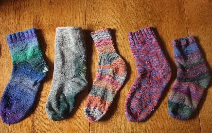 Comment réparer les chaussettes trouées